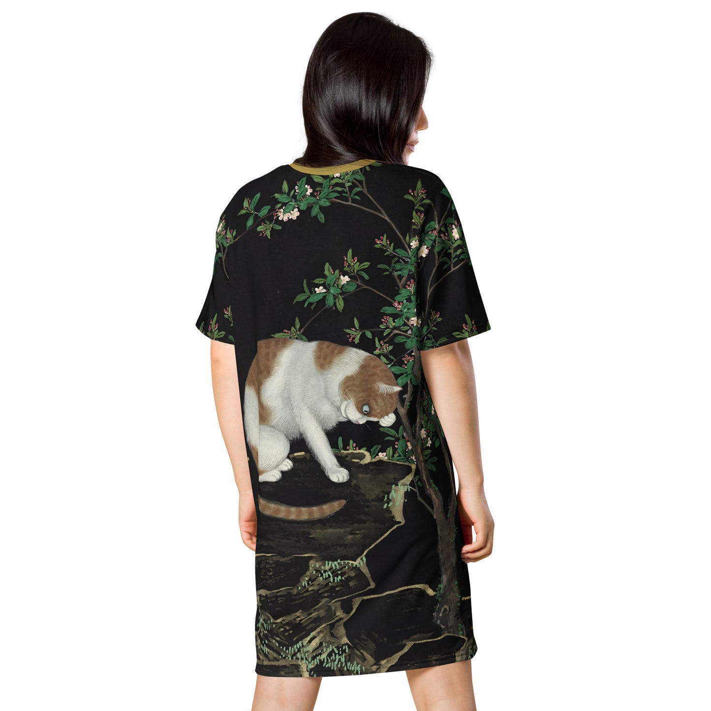 長寿の猫と蝶|満開の林檎の木の下の猫|Tシャツワンピース