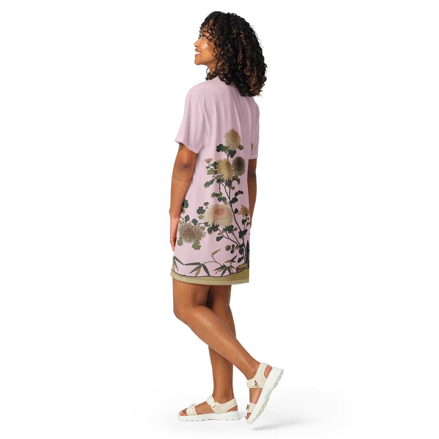 Kesi Flower Album|Chrysanthemums and Butterflies|T-shirt dress|Pale pinkish gray
