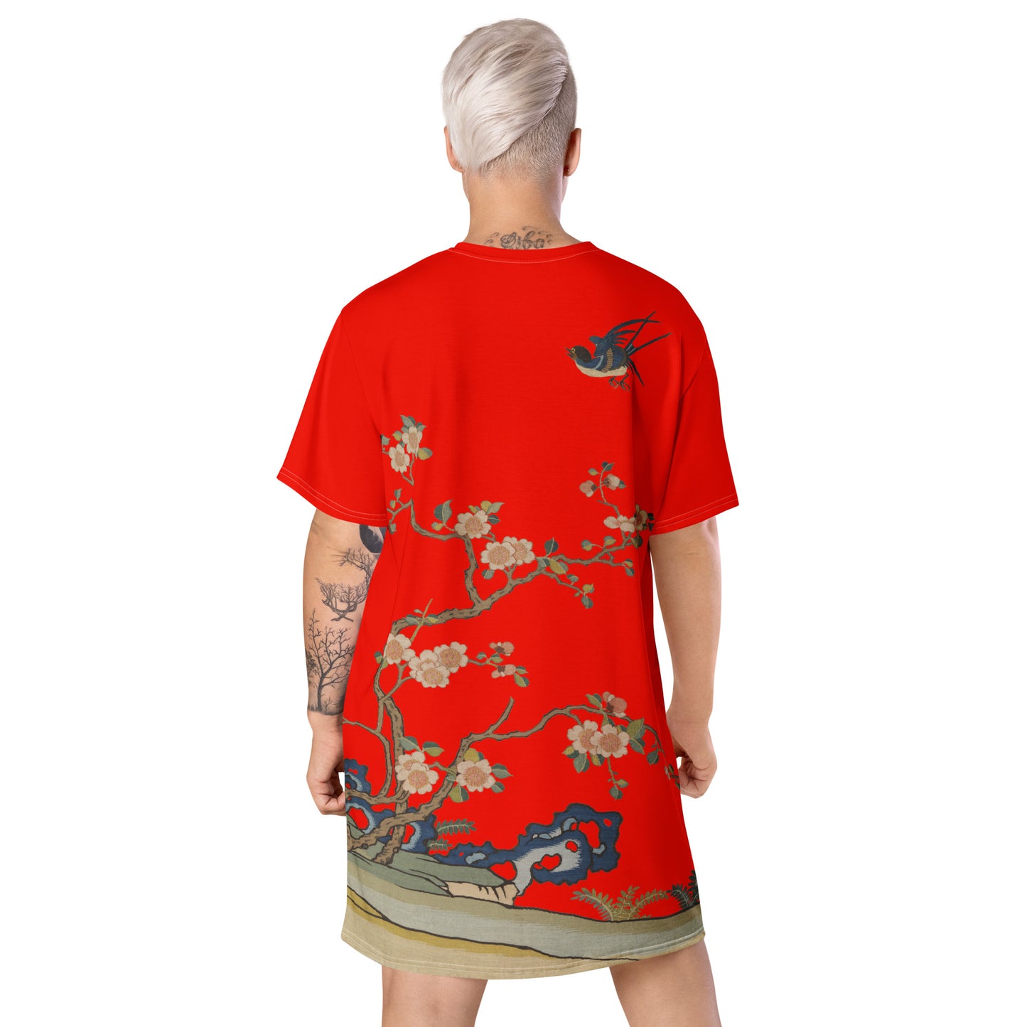 タペストリーの花|飛行中のツバメ、春の前触れ|Tシャツドレス|Garnet red