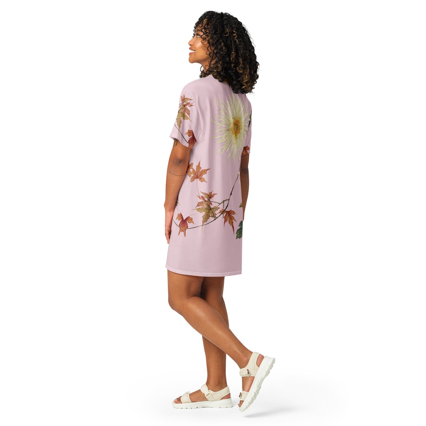 The Spirit of Flowers in Twelve Months|Blooming Chrysanthemum and Maple Leaves|T-shirt dress|Pale pinkish gray