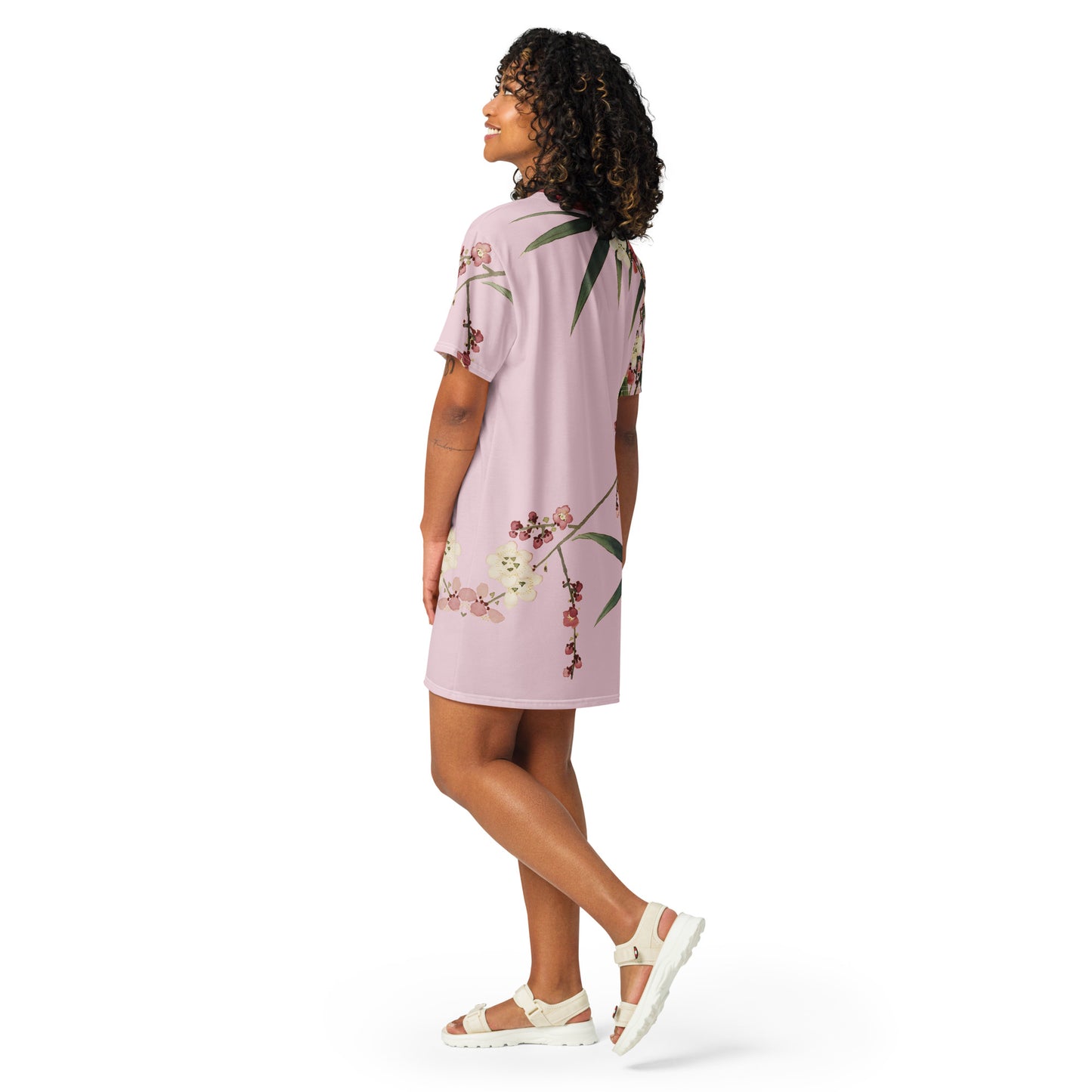 The Spirit of Flowers in Twelve Months|Crimson Plum Blossom and Lush Green Bamboo|T-shirt dress|Pale pinkish gray