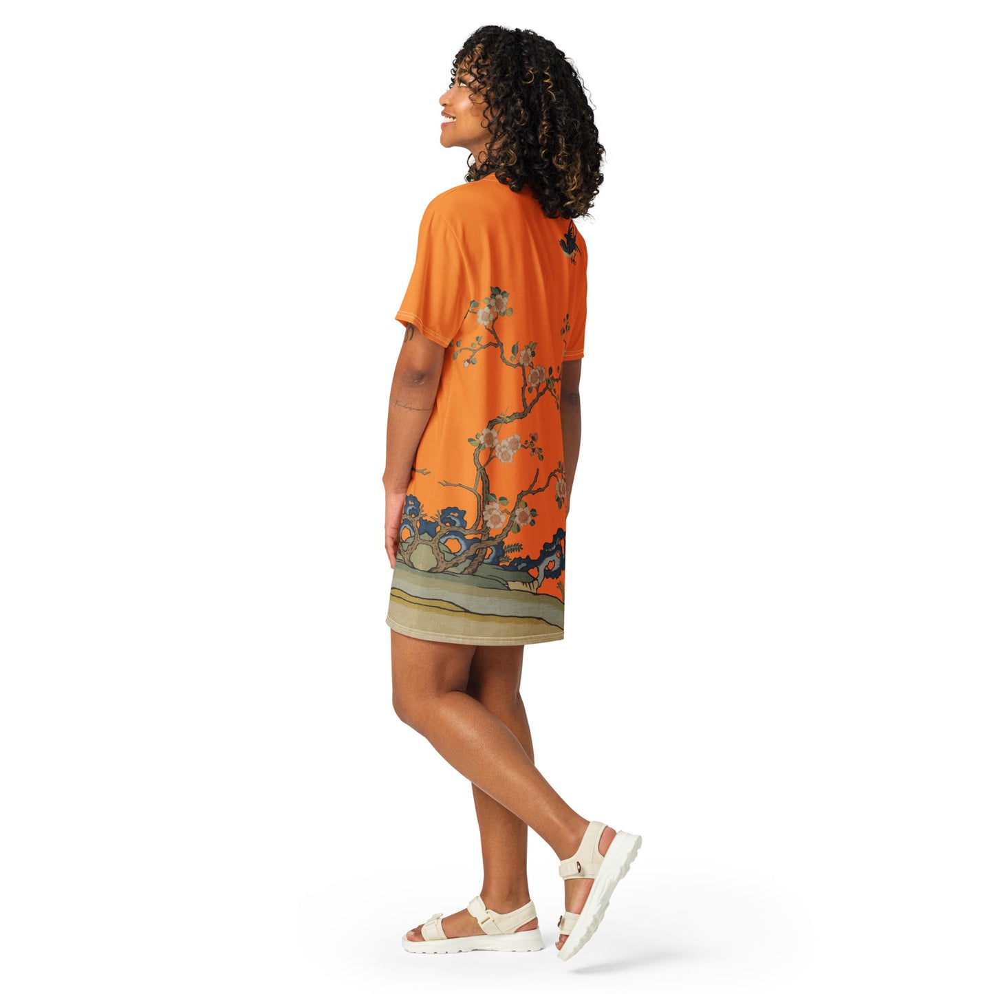タペストリーの花|Swallow in Flight, Harbinger of Spring|Tシャツドレス|オレンジ