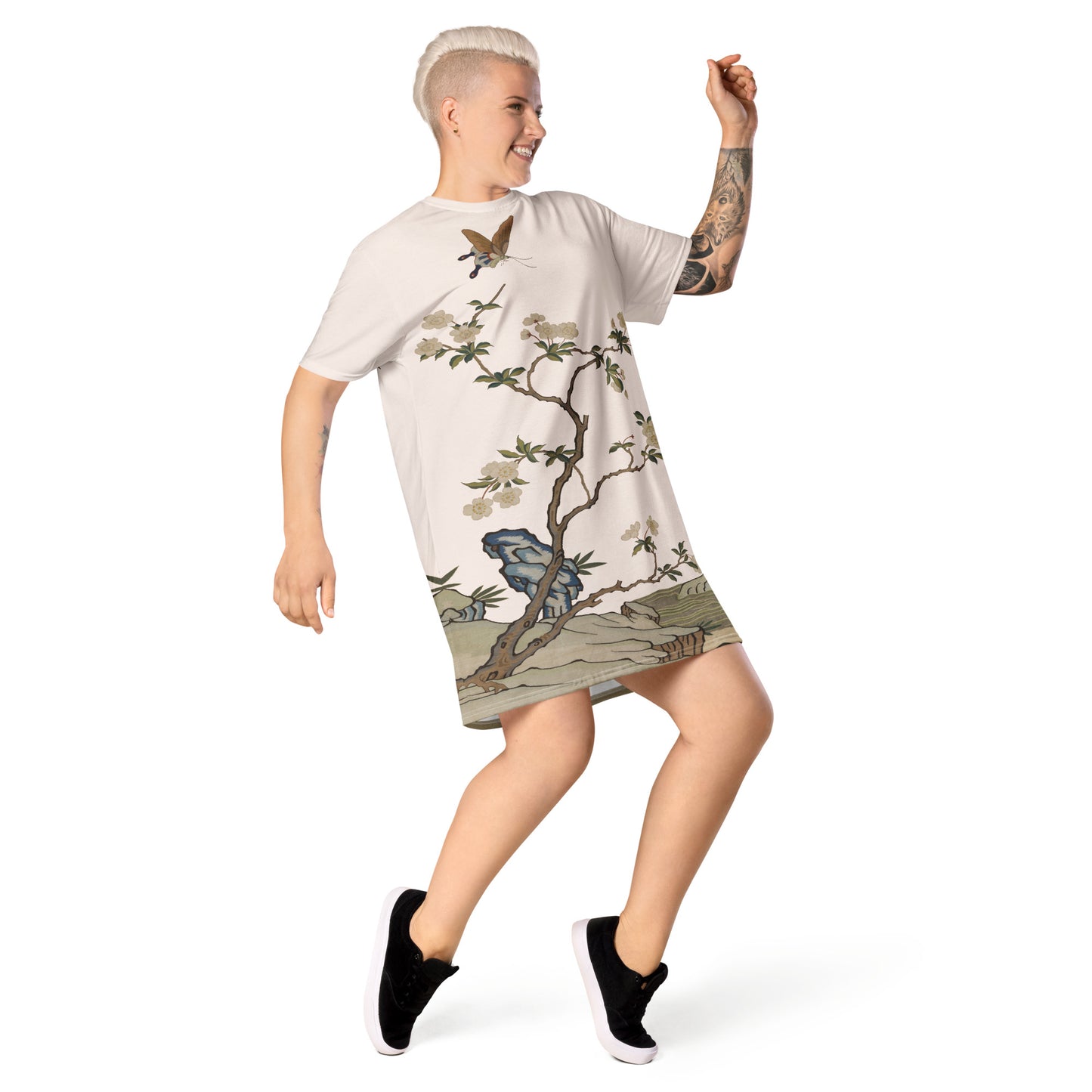 Kesi Flower Album|Plum Blossoms and Butterfly|T-shirt dress|Fish belly white