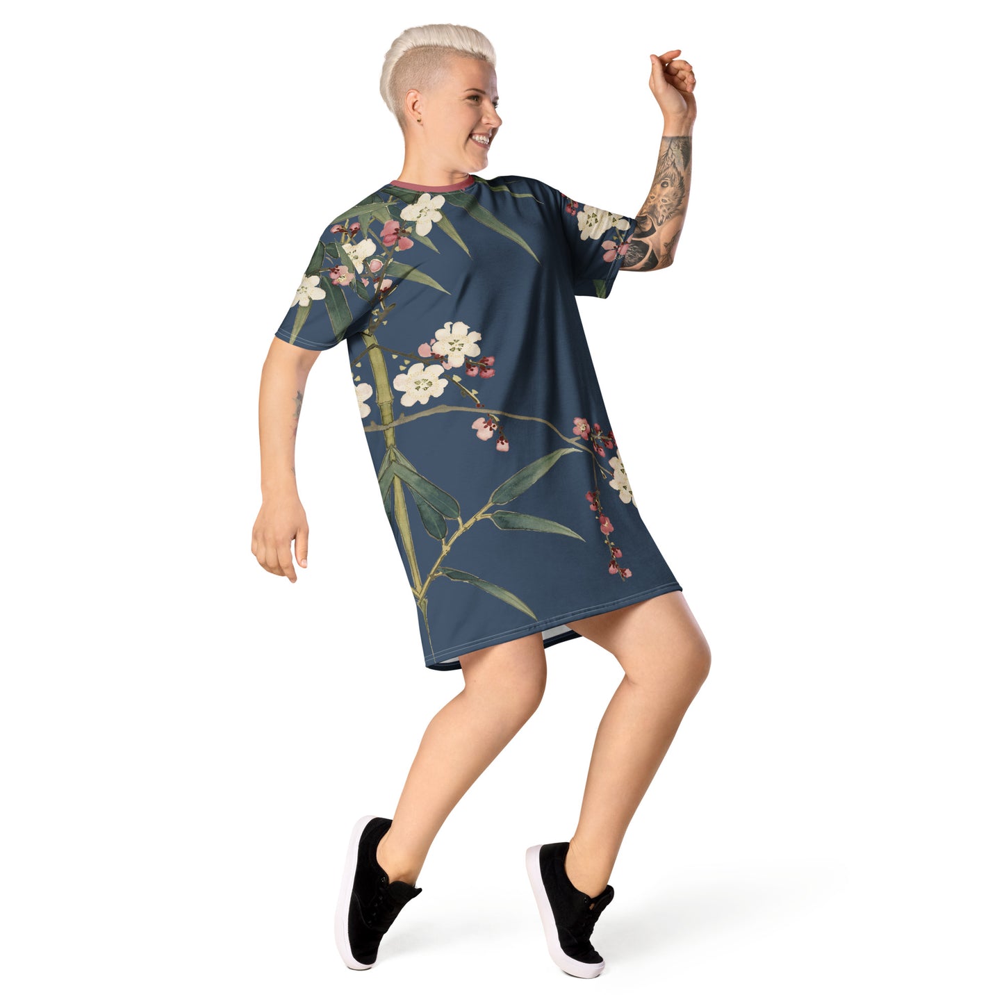 The Spirit of Flowers in Twelve Months|Crimson Plum Blossom and Lush Green Bamboo|T-shirt dress|Dark blue