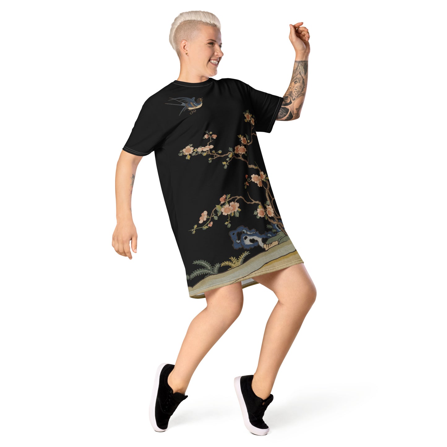 Kesi Flower Album|Swallow in Flight, Harbinger of Spring|T-shirt dress|Black