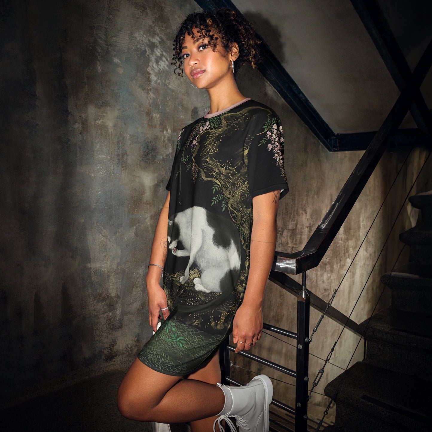 Cats And Butterflies Of Longevity|A Cat by the Blooming Wisteria|T-shirt dress