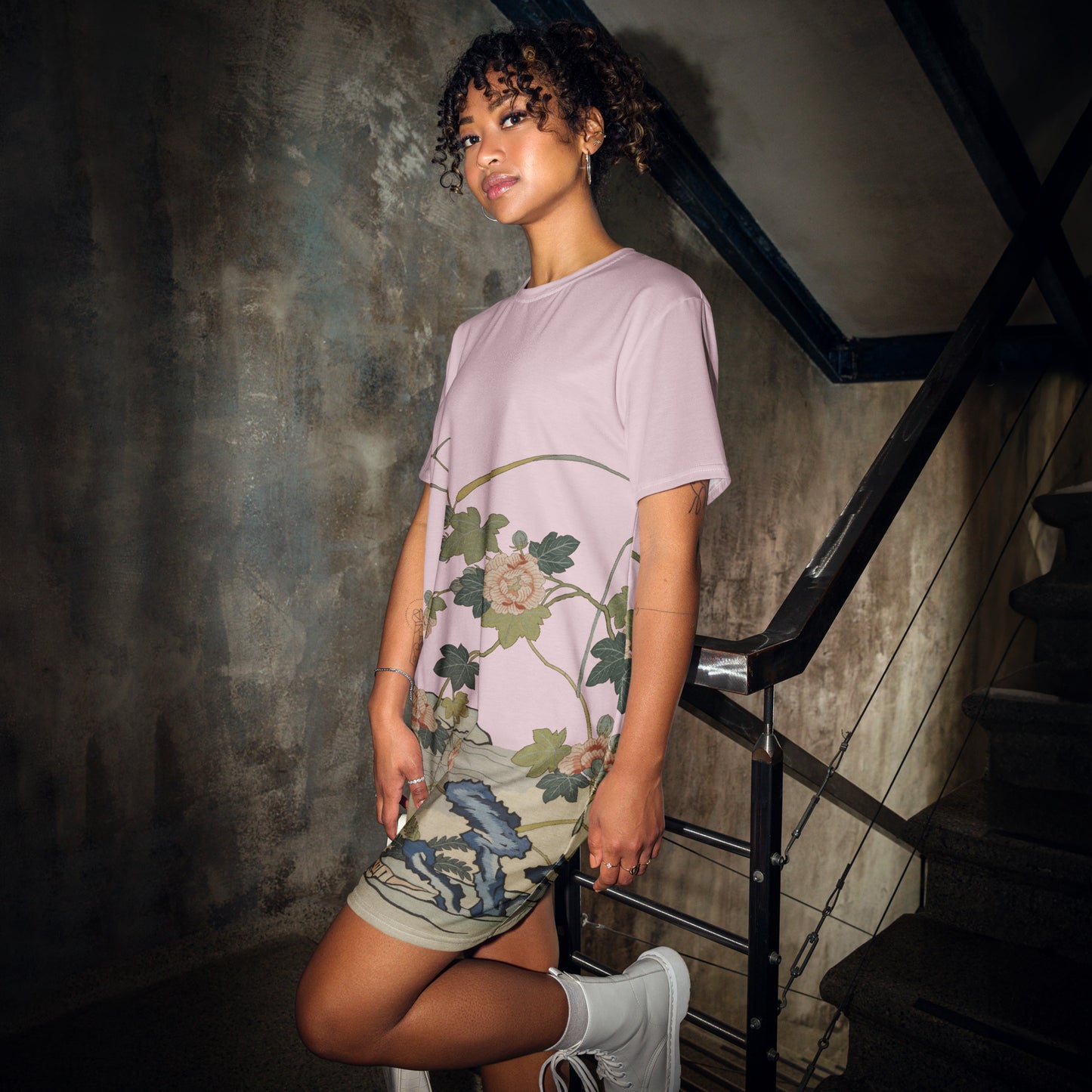 Kesi Flower Album|Hibiscus by the Water|T-shirt dress|Pale pinkish gray