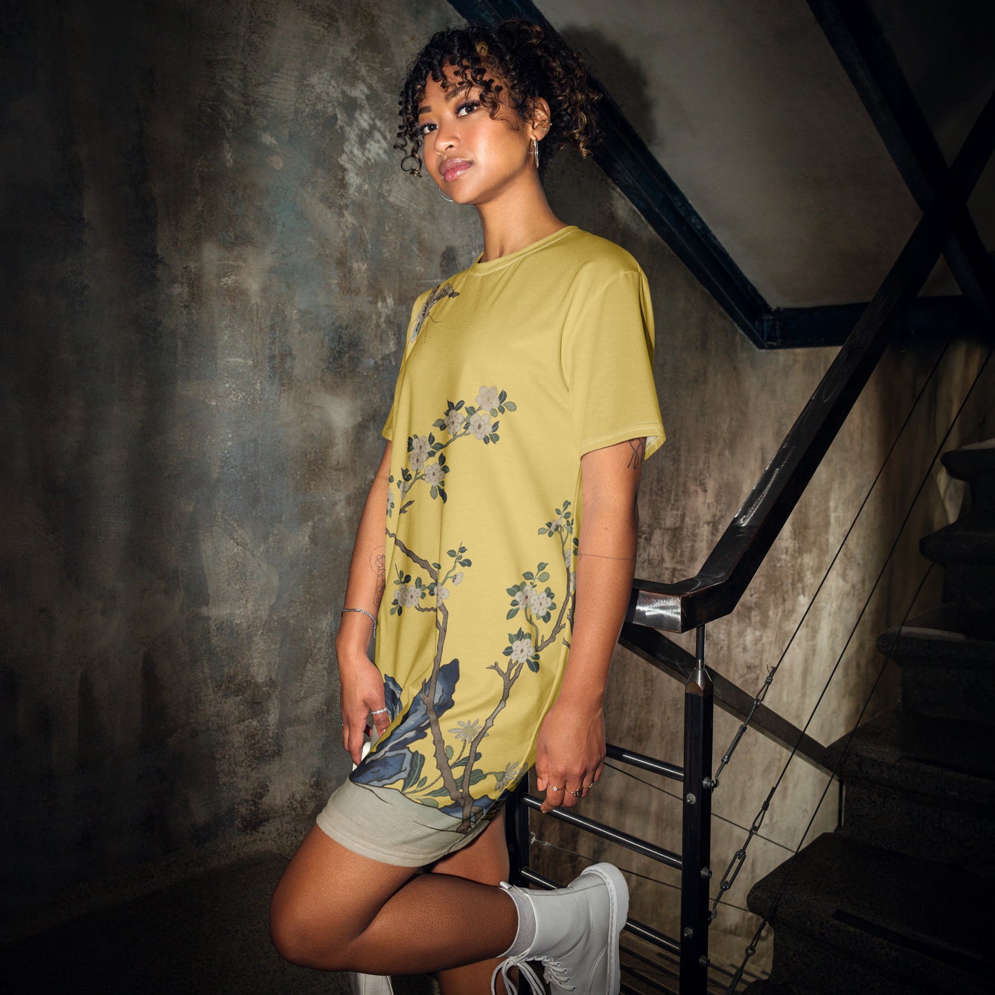 Kesi Flower Album|White Plum Blossoms and Butterfly|T-shirt dress|Gold