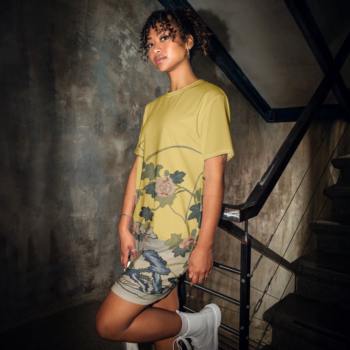 Kesi Flower Album|Hibiscus by the Water|T-shirt dress|Gold