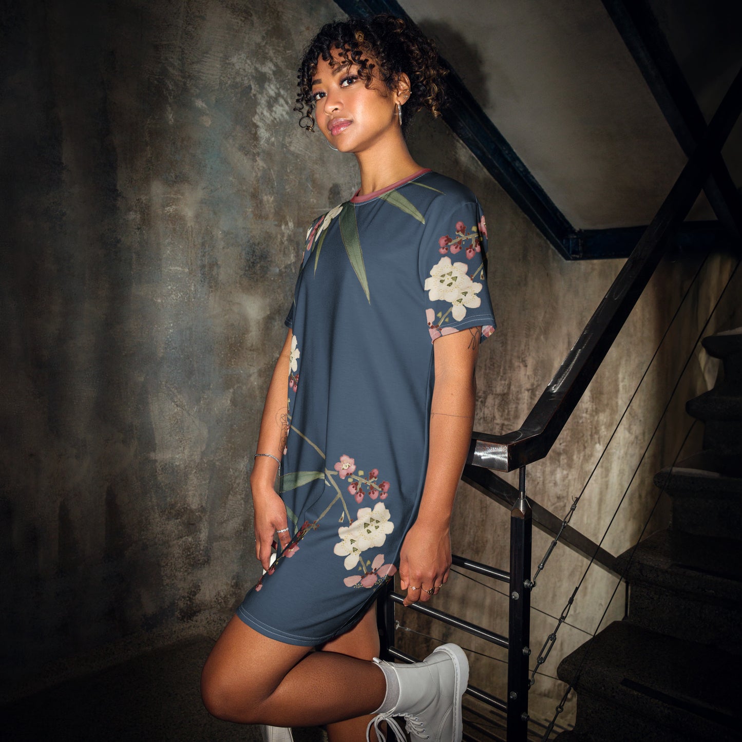 The Spirit of Flowers in Twelve Months|Crimson Plum Blossom and Lush Green Bamboo|T-shirt dress|Dark blue