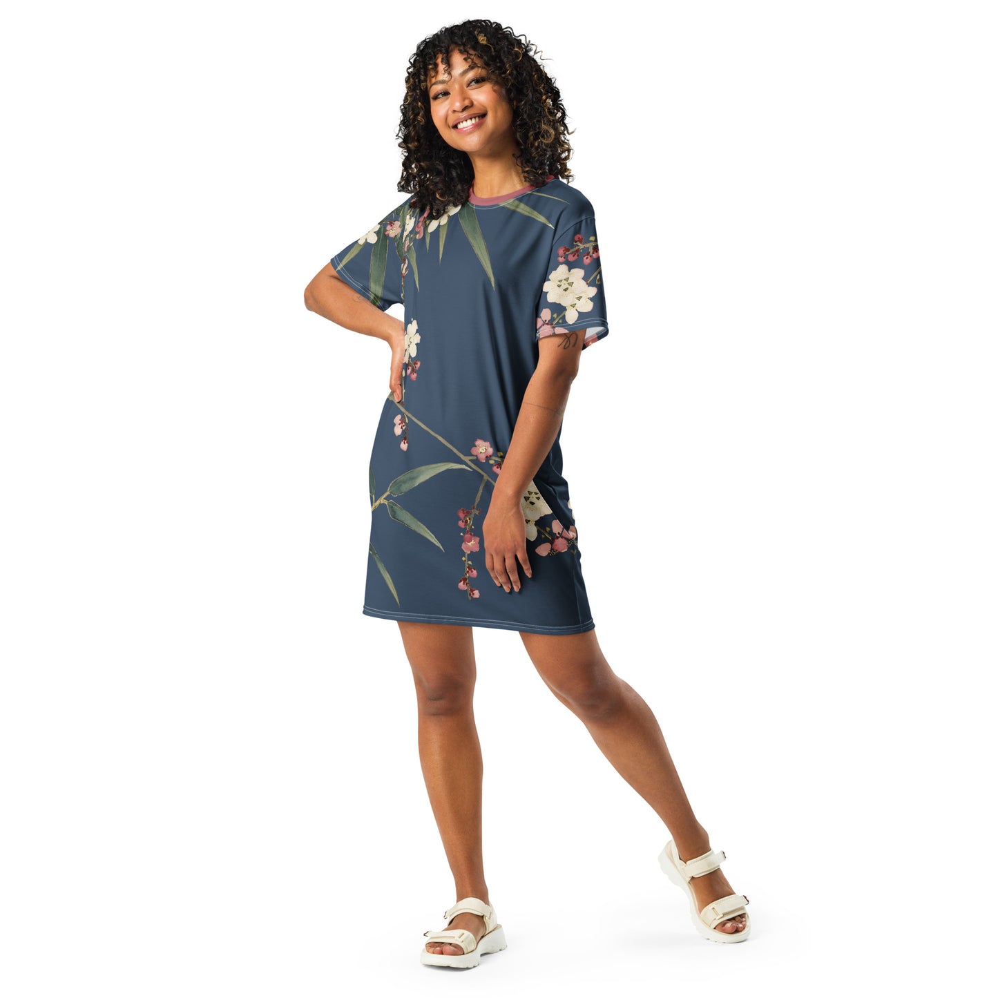 The Spirit of Flowers in Twelve Months|Crimson Plum Blossom and Lush Green Bamboo|T-shirt dress|Dark blue