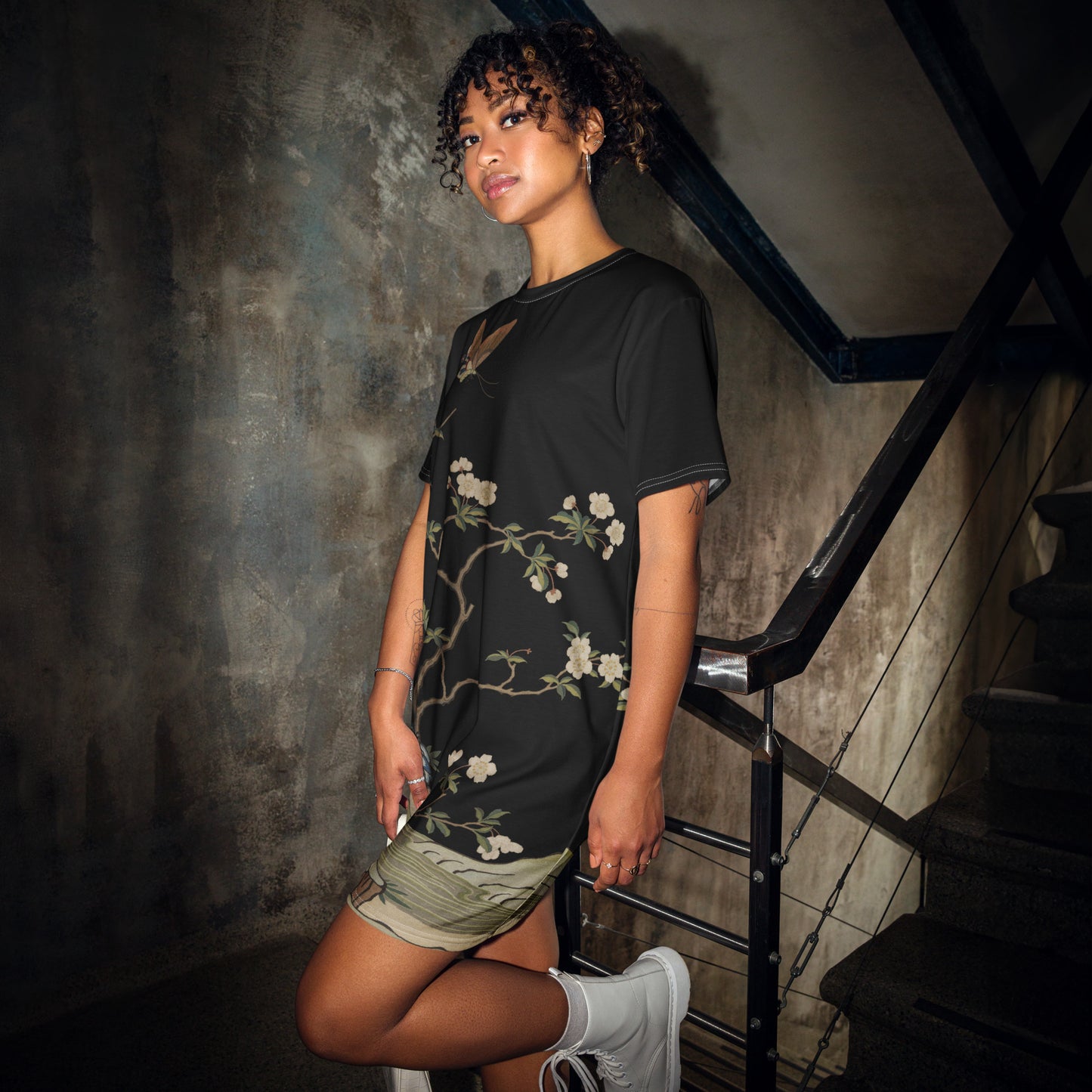 Kesi Flower Album|Plum Blossoms and Butterfly|T-shirt dress|Black