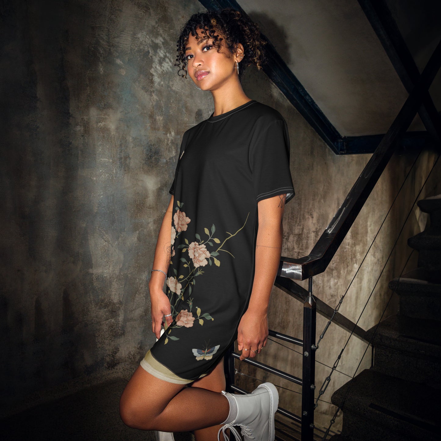 Kesi Flower Album|Red Roses|T-shirt dress|Black