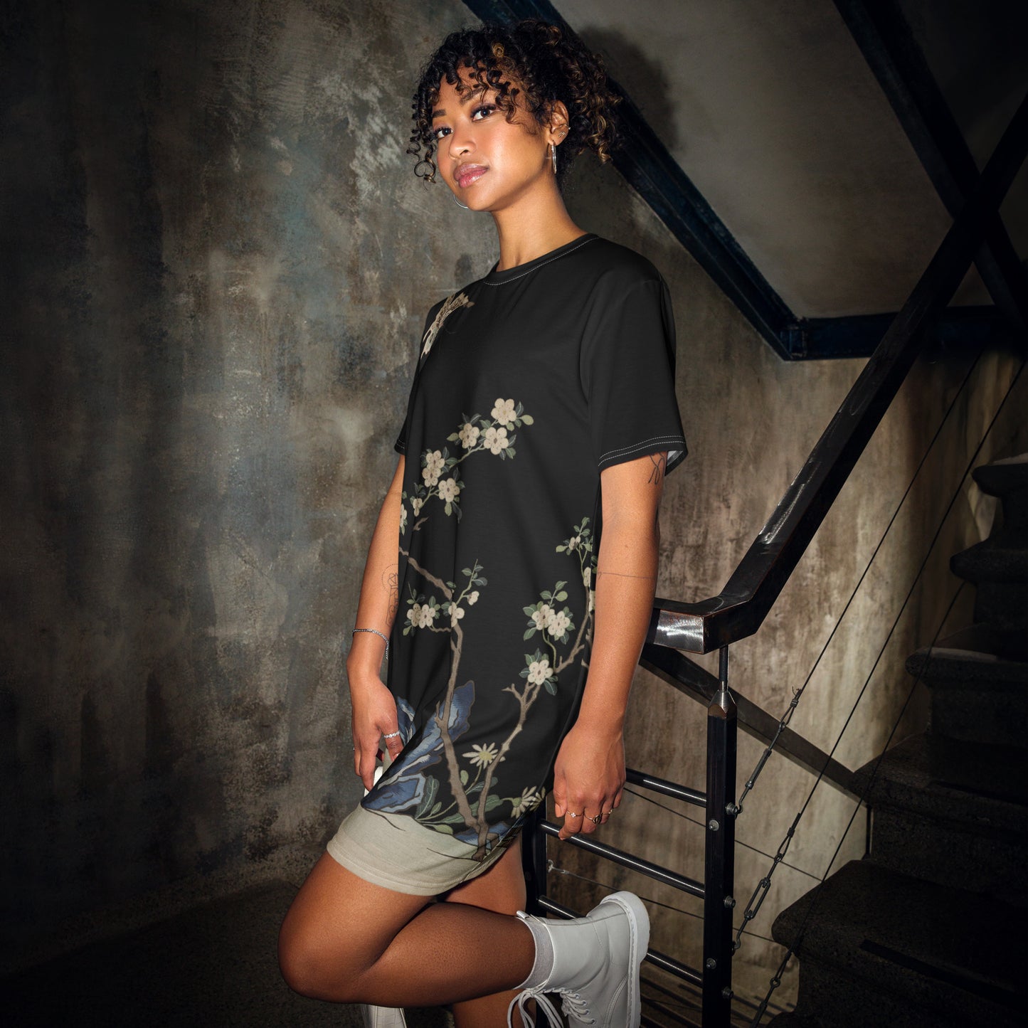 Kesi Flower Album|White Plum Blossoms and Butterfly|T-shirt dress|Black