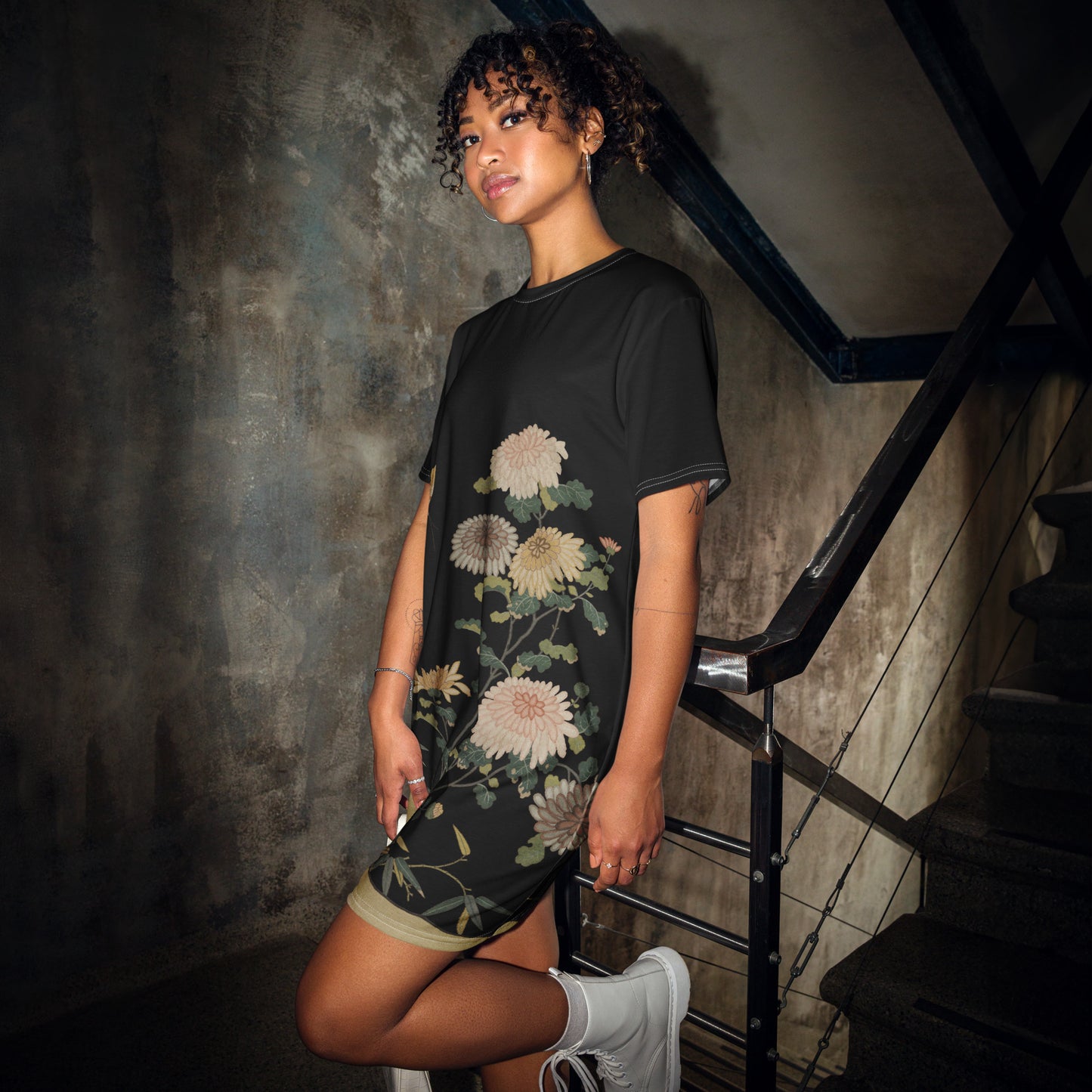 Kesi Flower Album|Chrysanthemums and Butterflies|T-shirt dress|Black