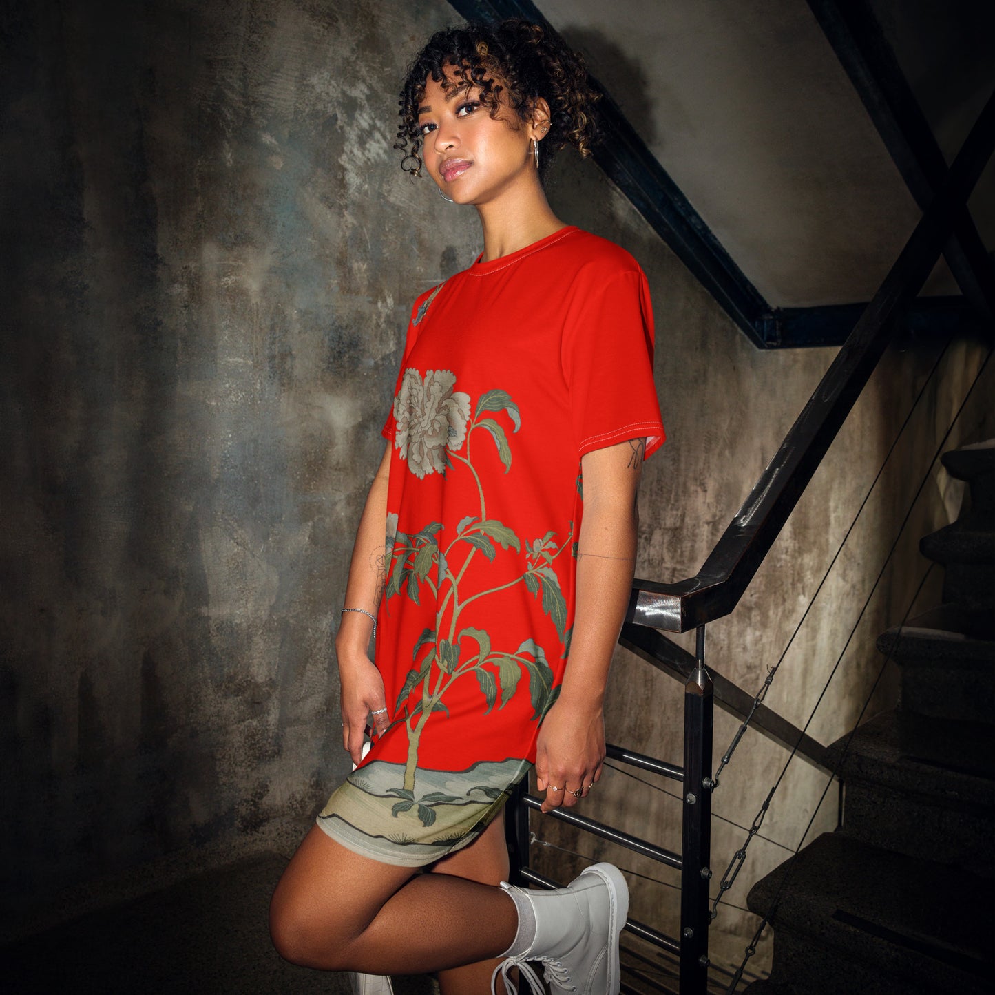 タペストリーの花|Peonies and Butterfly|Tシャツドレス|Garnet red