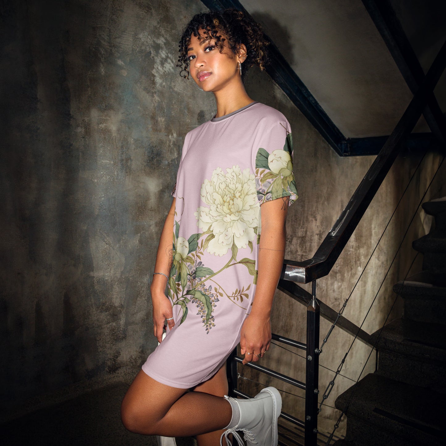 The Spirit of Flowers in Twelve Months|Chinese Peony and Wisteria in Bloom|T-shirt dress|Pale pinkish gray