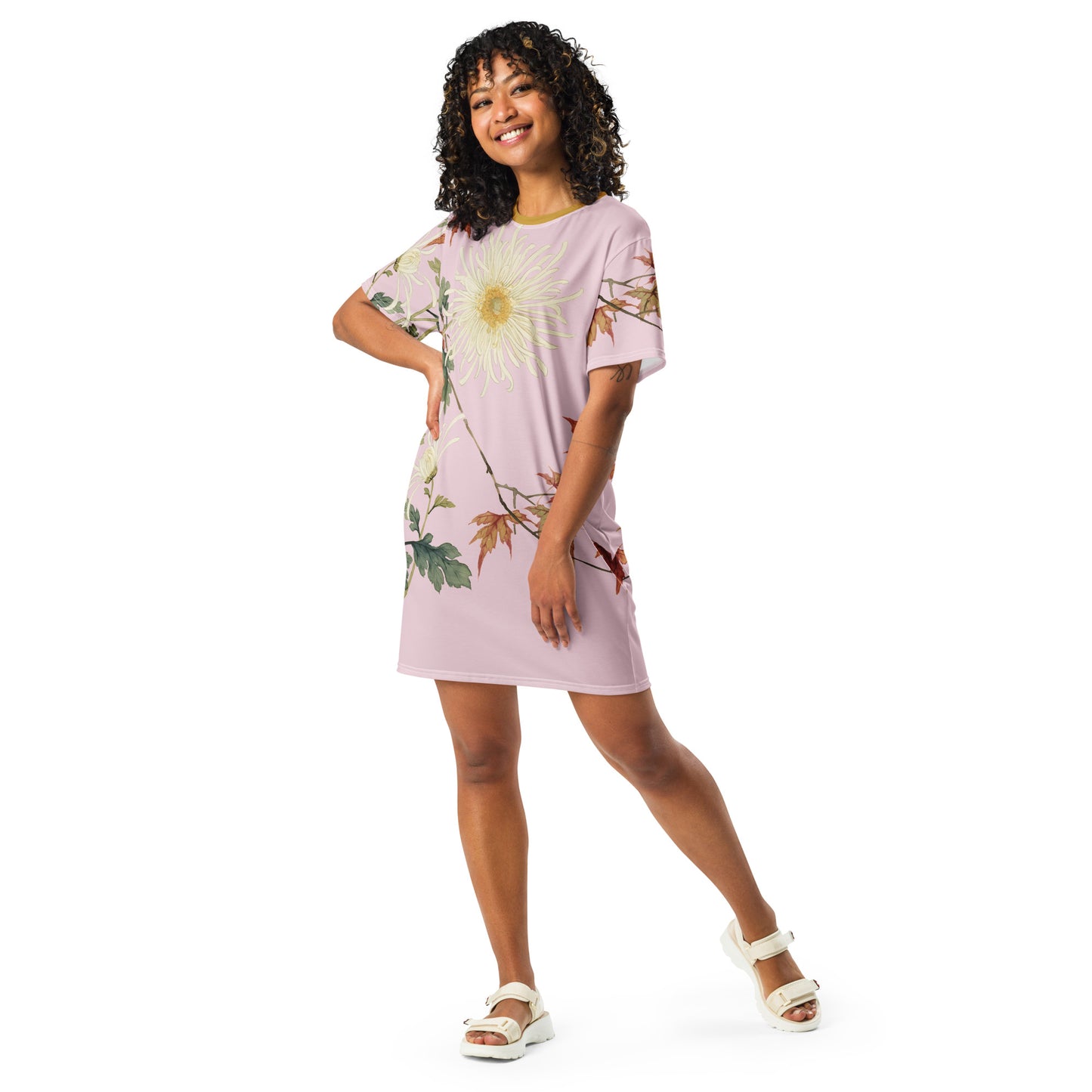 The Spirit of Flowers in Twelve Months|Blooming Chrysanthemum and Maple Leaves|T-shirt dress|Pale pinkish gray