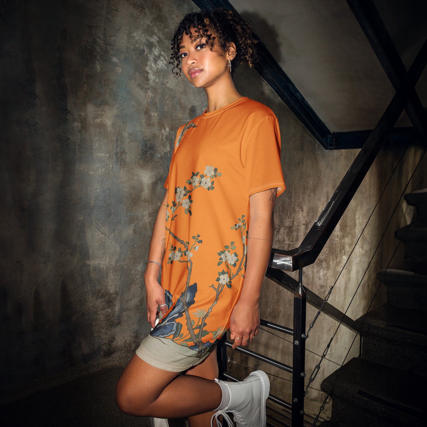 タペストリーの花|White Plum Blossoms and Butterfly|T-shirt dress|Orange