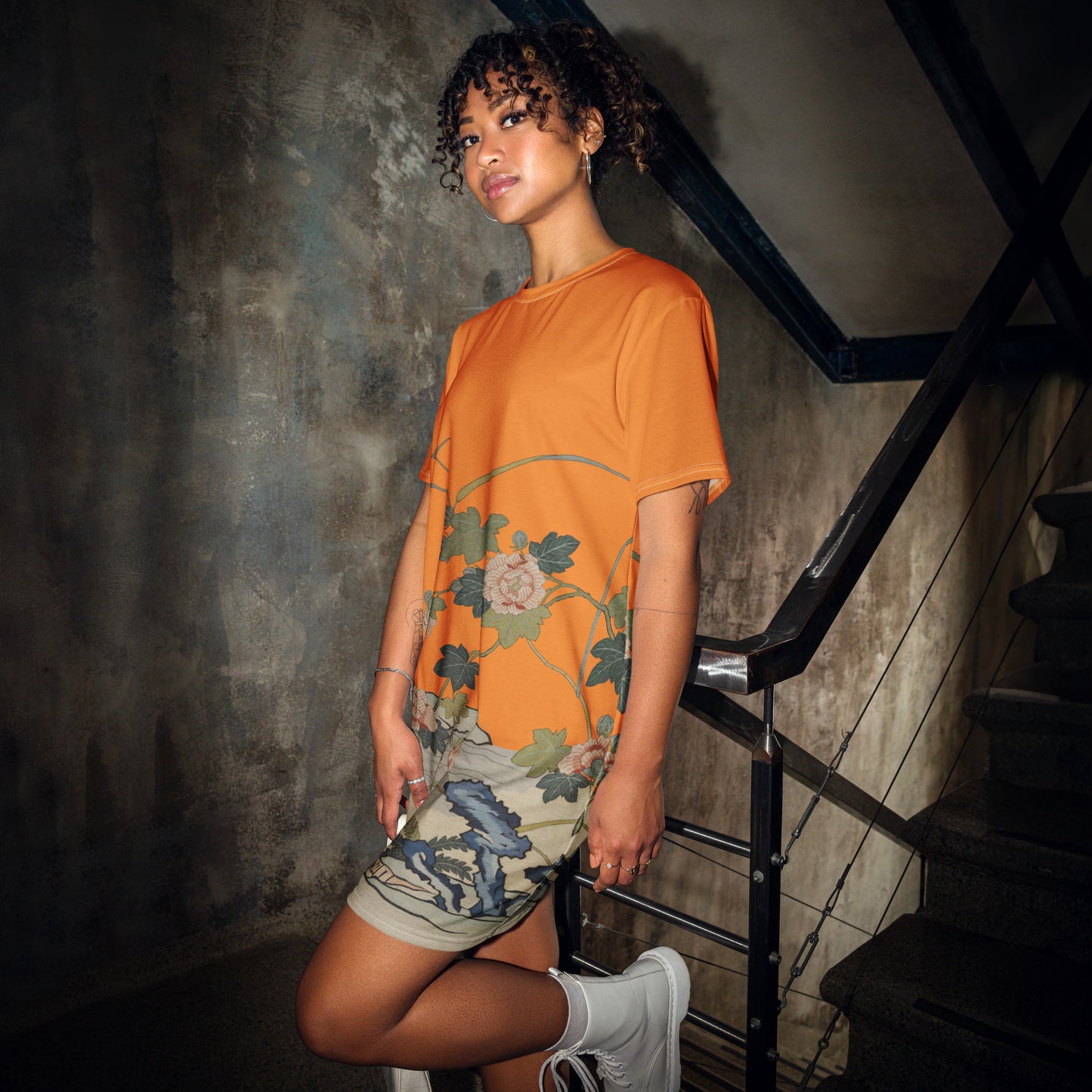 タペストリーの花|Hibiscus by the Water|T-shirt dress|Orange