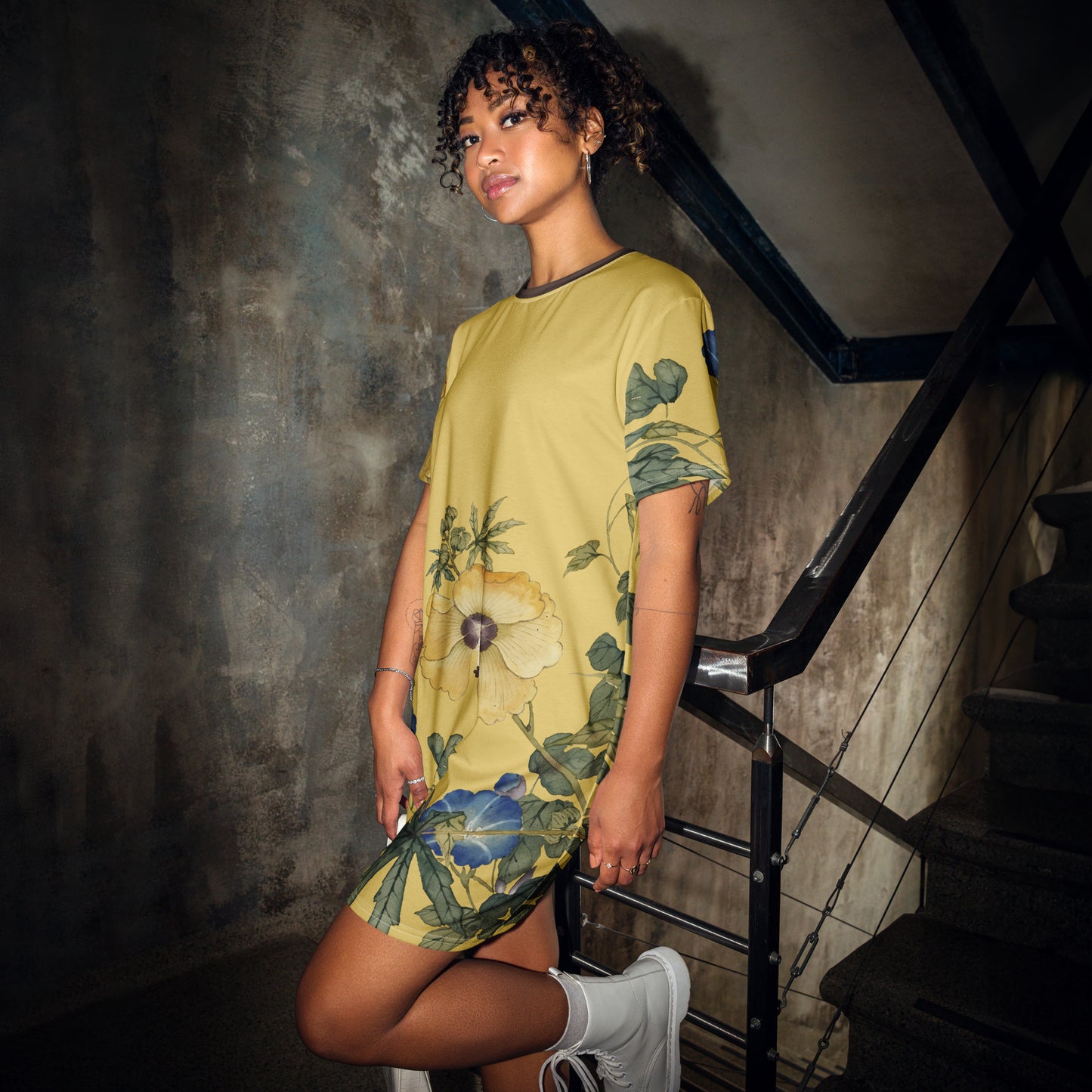 The Spirit of Flowers in Twelve Months|Okra and White-edged Morning Glory in Bloom|T-shirt dress|Gold