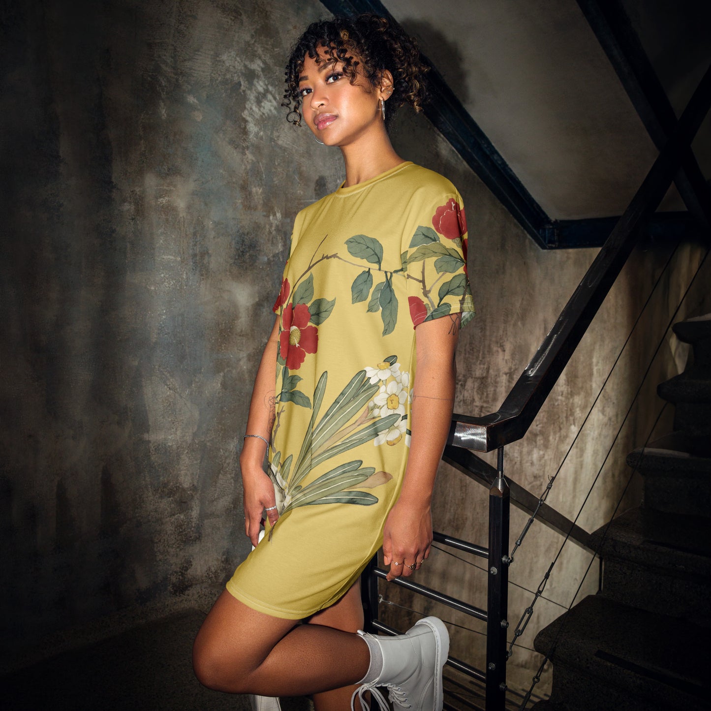 The Spirit of Flowers in Twelve Months|Narcissus and Camelia in Bloom|T-shirt dress|Gold