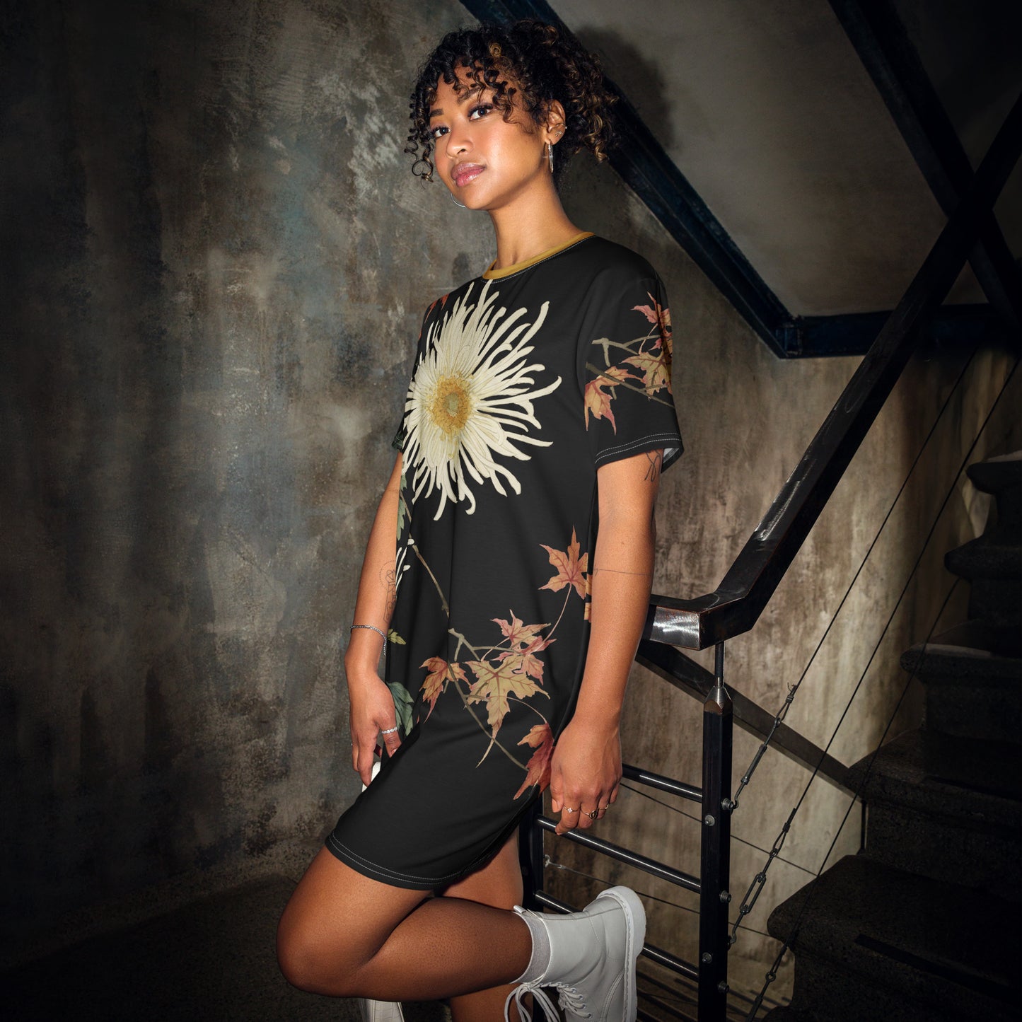 The Spirit of Flowers in Twelve Months|Blooming Chrysanthemum and Maple Leaves|T-shirt dress|Black