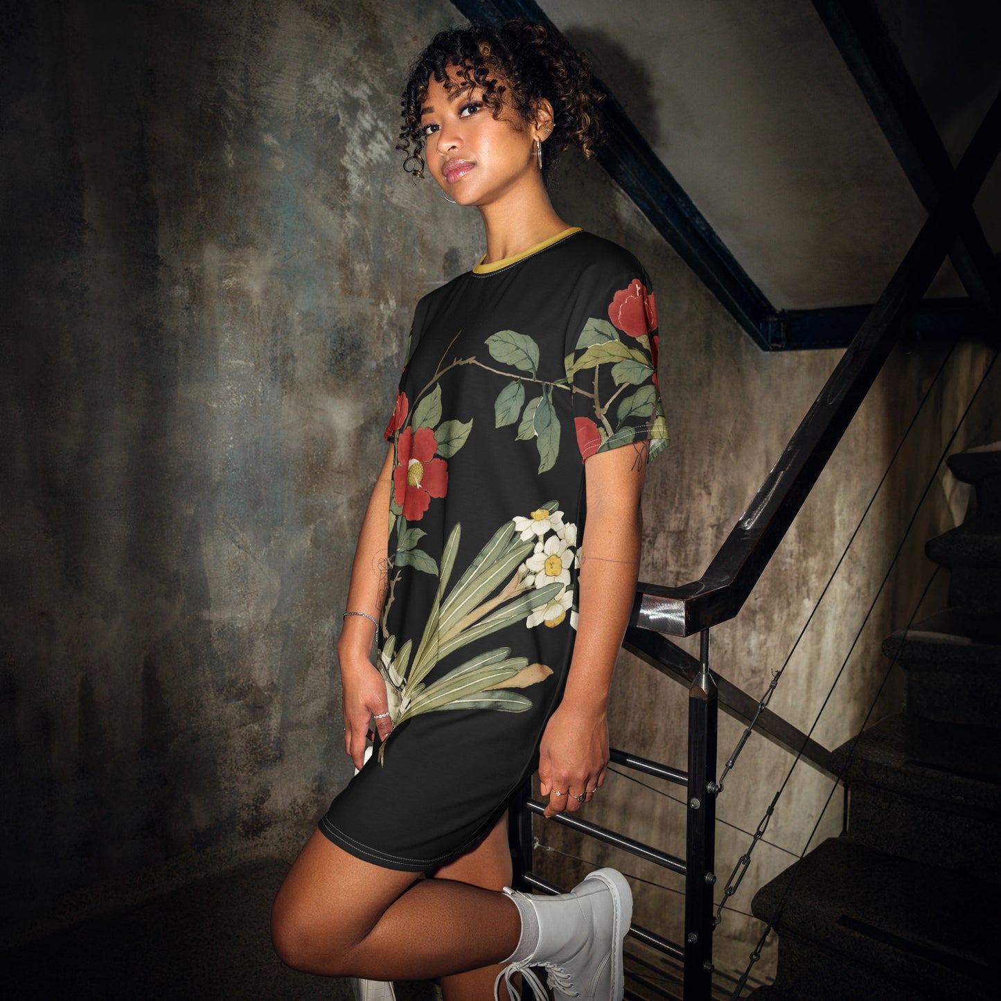 The Spirit of Flowers in Twelve Months|Narcissus and Camelia in Bloom|T-shirt dress|Black