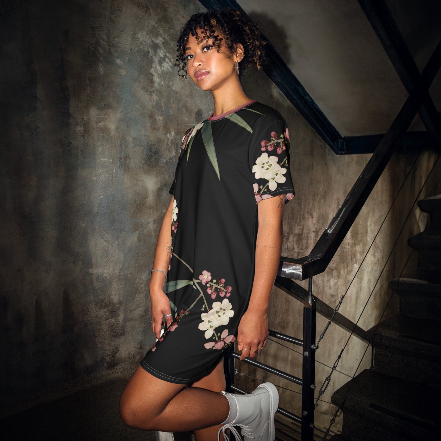 The Spirit of Flowers in Twelve Months|Crimson Plum Blossom and Lush Green Bamboo|T-shirt dress|Black