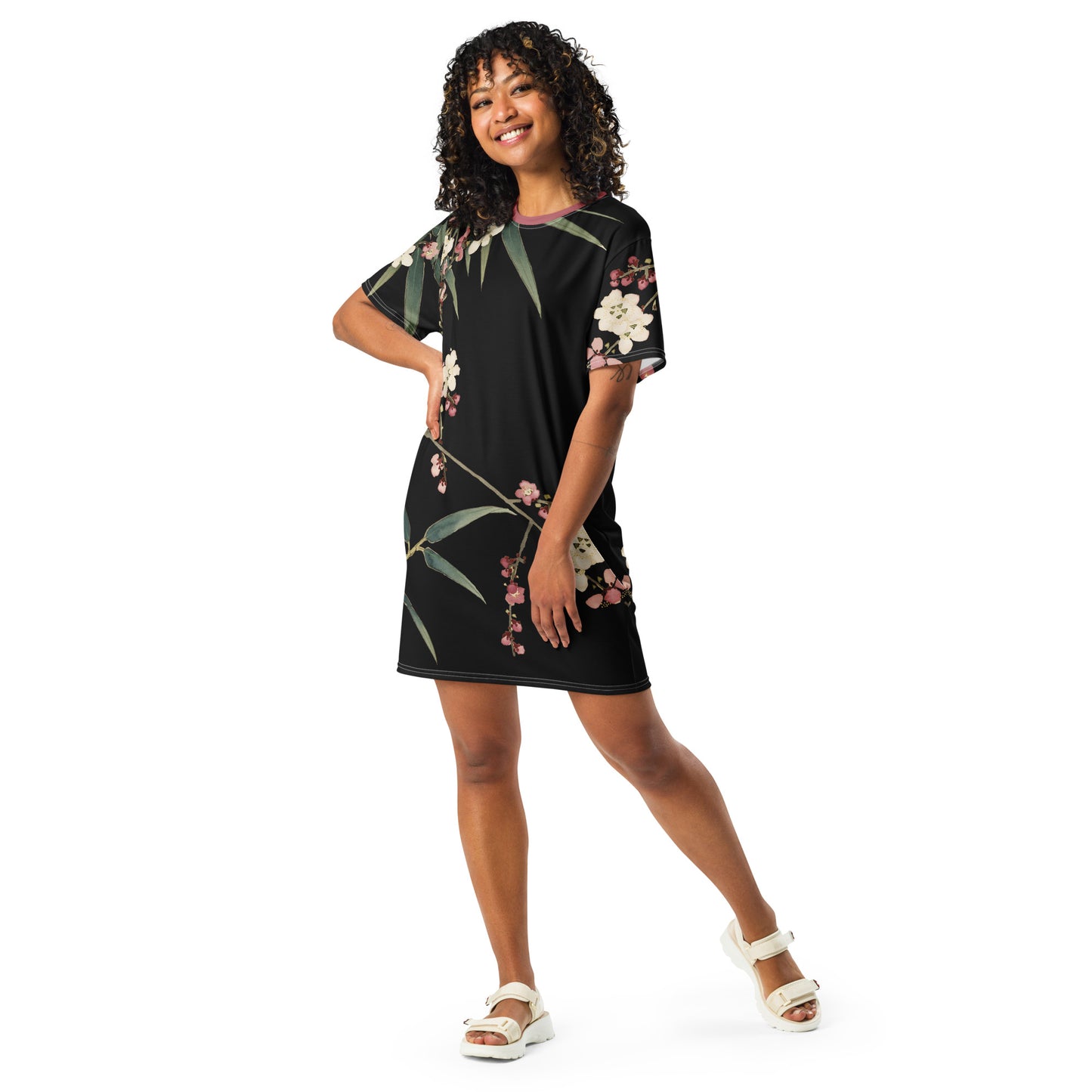 The Spirit of Flowers in Twelve Months|Crimson Plum Blossom and Lush Green Bamboo|T-shirt dress|Black