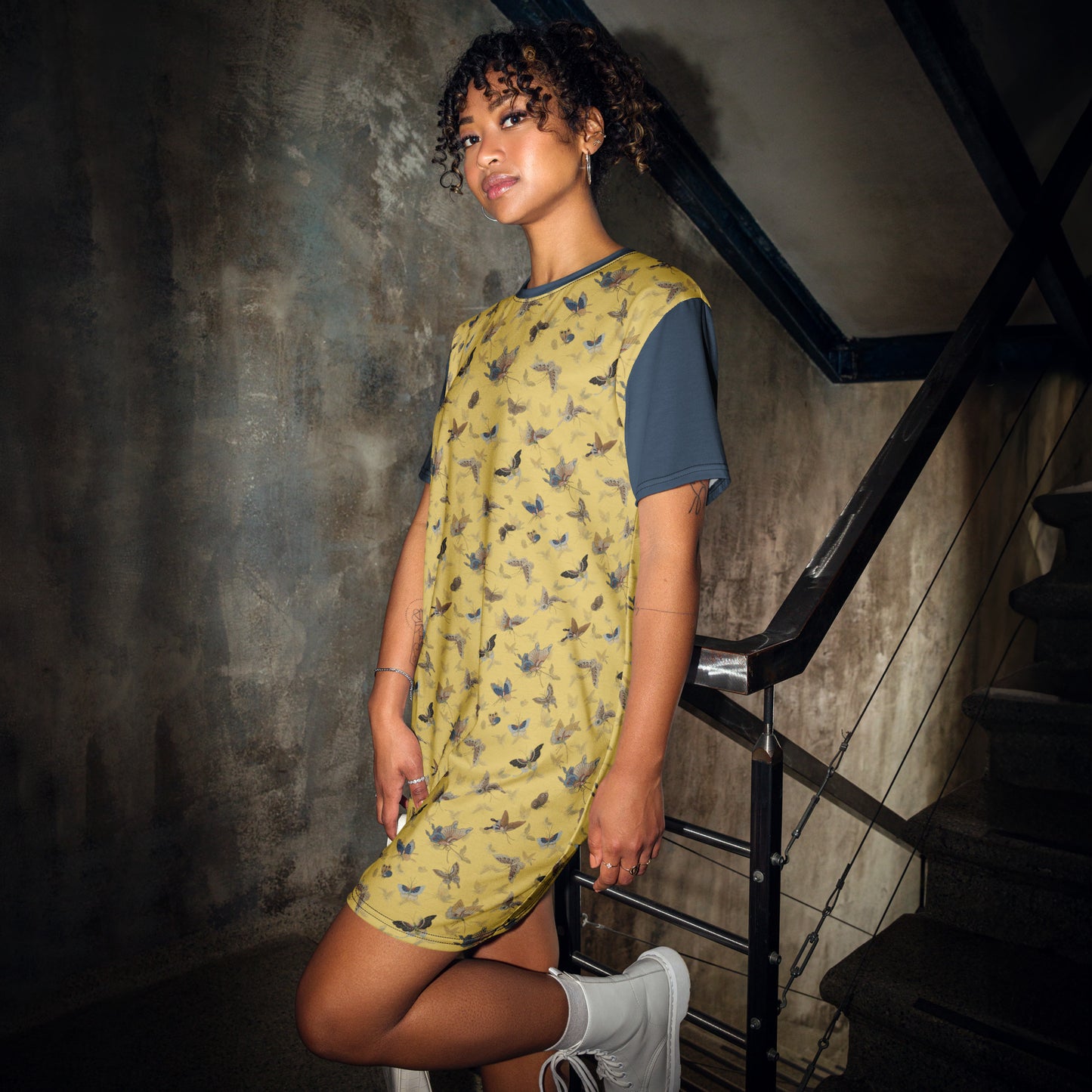 Butterfly dancing|T-shirt dress|Gold
