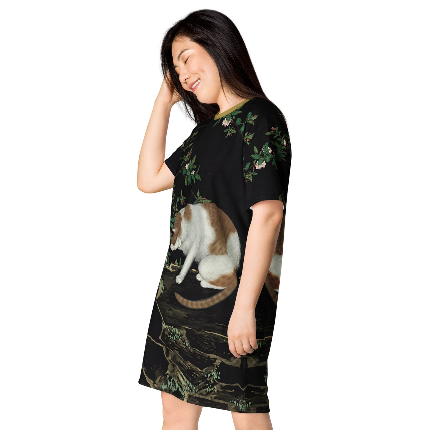 長寿の猫と蝶|満開の林檎の木の下の猫|Tシャツワンピース