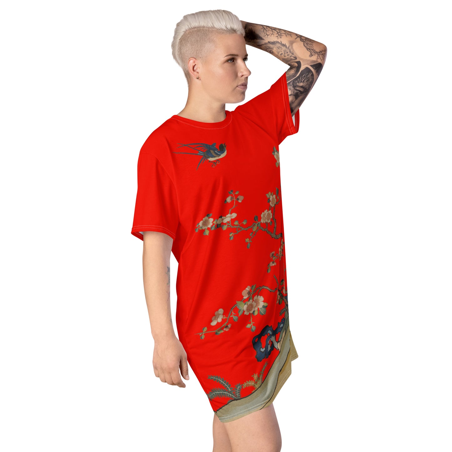 タペストリーの花|飛行中のツバメ、春の前触れ|Tシャツドレス|Garnet red