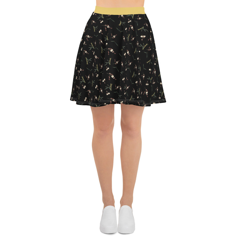 The Spirit of Flowers in Twelve Months｜Crimson Plum Blossom and Lush Green Bamboo｜Skater Skirt｜seamless print｜Black