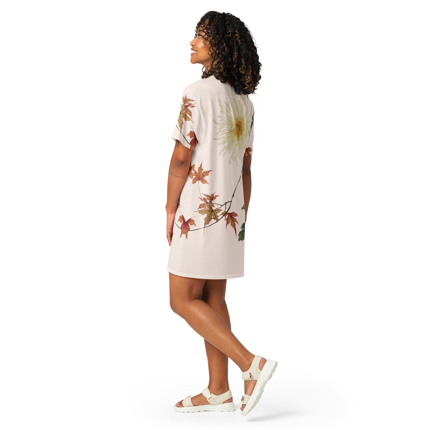 The Spirit of Flowers in Twelve Months｜Blooming Chrysanthemum and Maple Leaves｜T-shirt dress｜Fish belly white