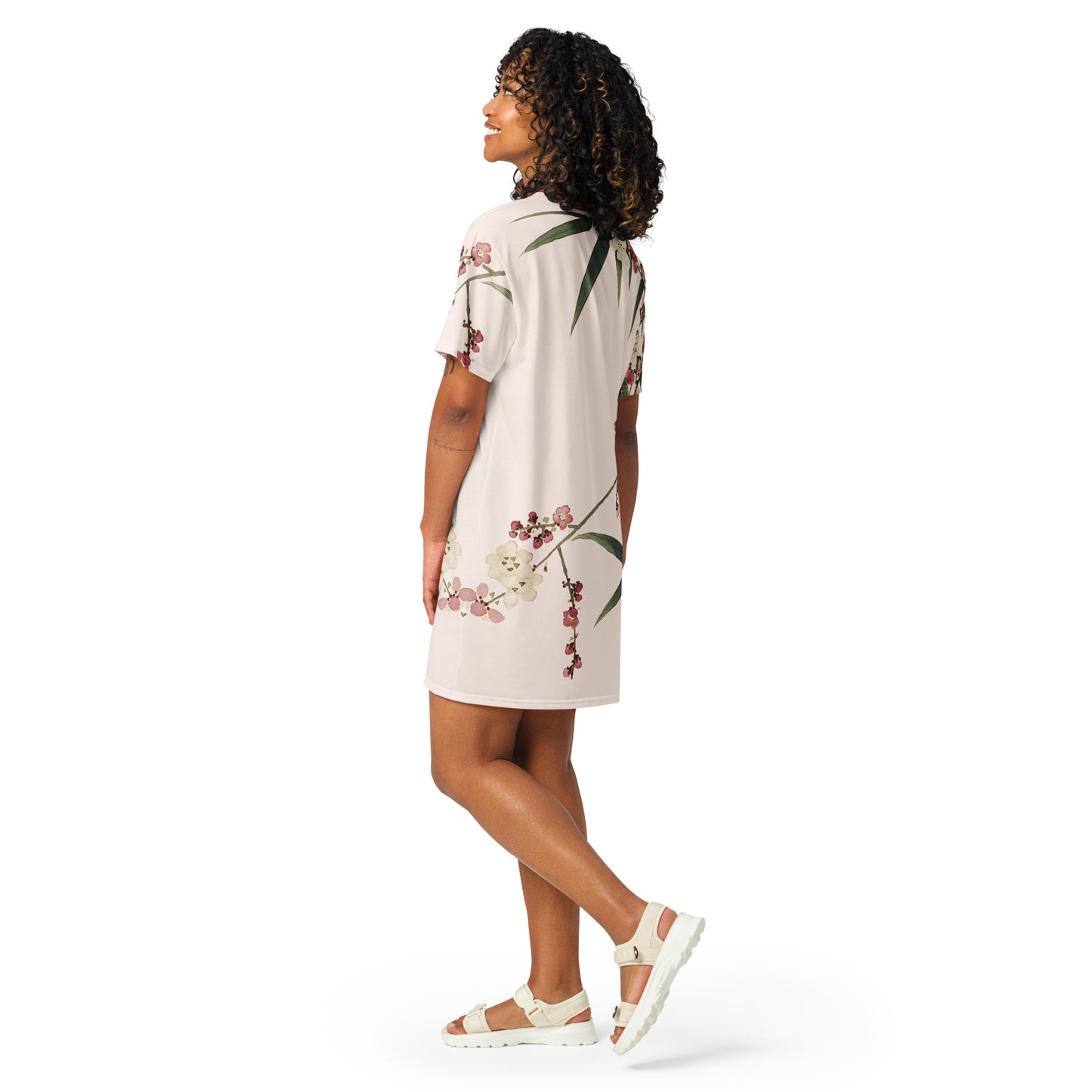 The Spirit of Flowers in Twelve Months｜Crimson Plum Blossom and Lush Green Bamboo｜T-shirt dress｜Fish belly white