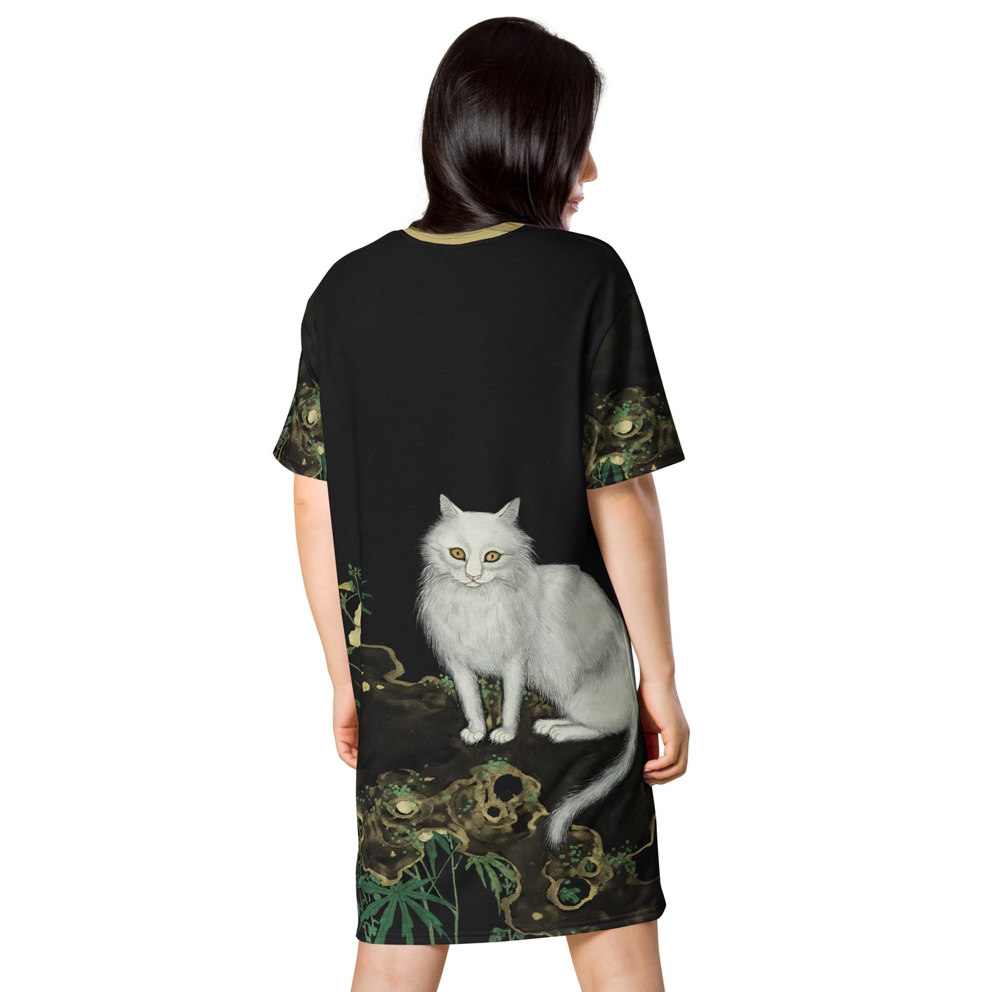 長寿の猫と蝶｜咲き誇る菊とオクラの中の猫｜Tシャツドレス