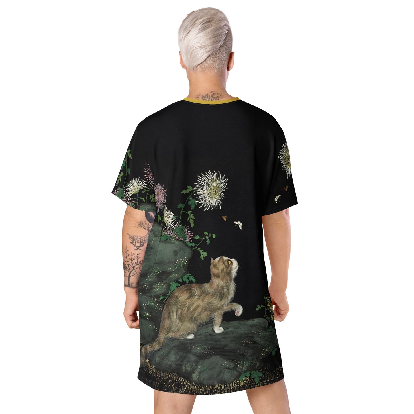 Cats And Butterflies Of Longevity｜A Cat amidst the Chrysanthemum in Bloom｜T-shirt dress