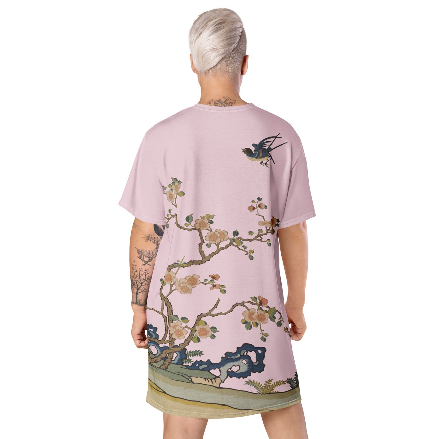 タペストリーの花｜Swallow in Flight, Harbinger of Spring｜Tシャツドレス｜Pale pinkish gray