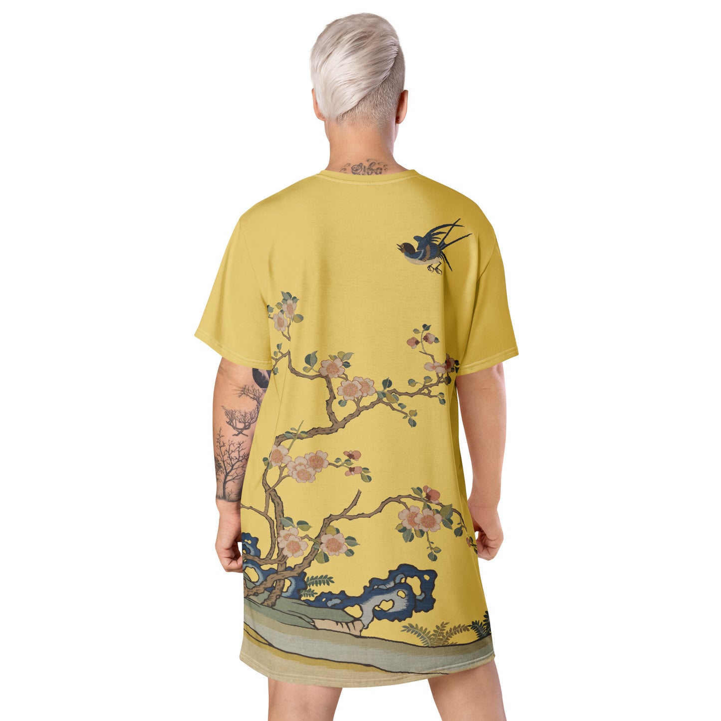 タペストリーの花｜Swallow in Flight, Harbinger of Spring｜Tシャツドレス｜ゴールド