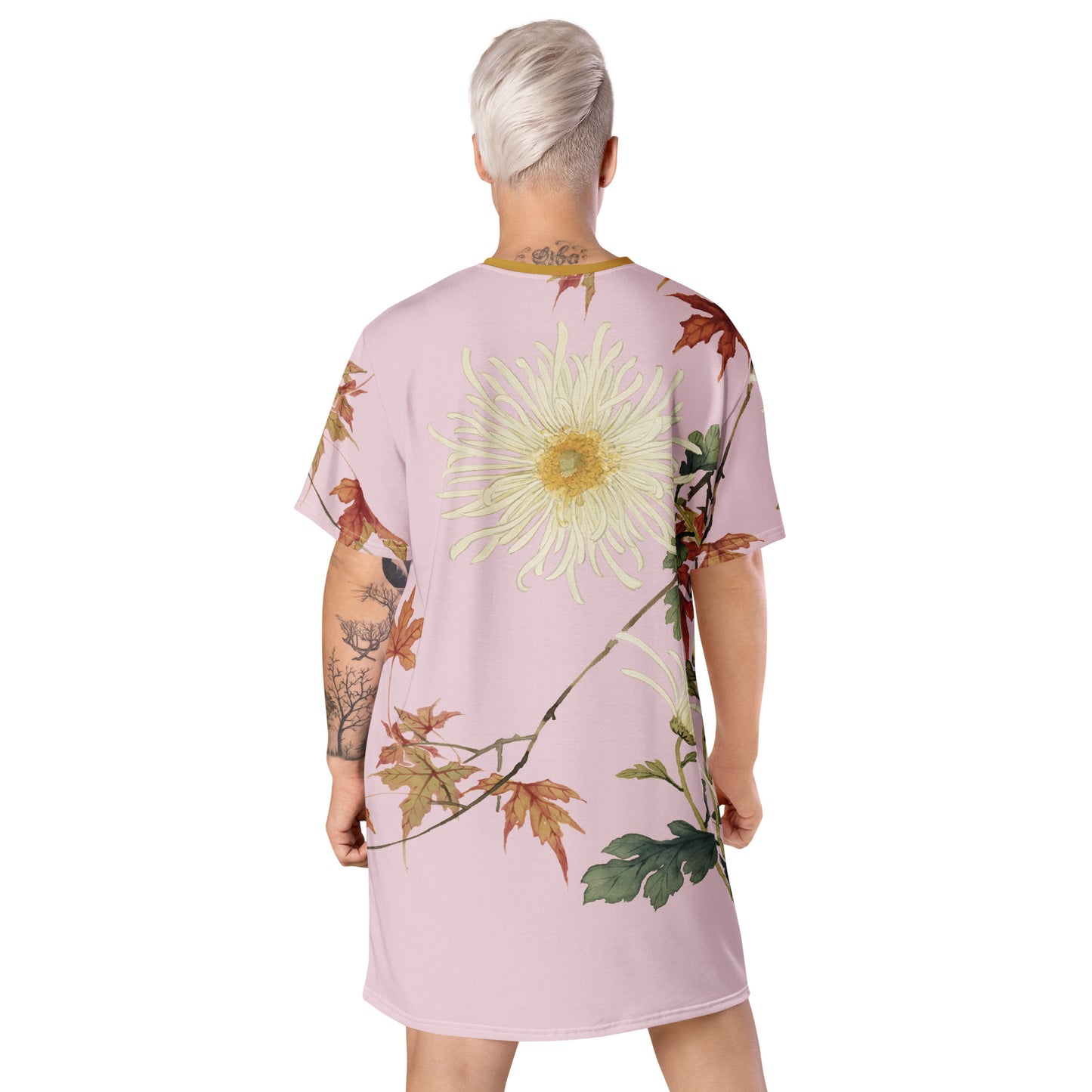 12月の花神様｜Blooming Chrysanthemum and Maple Leaves｜T-shirt dress｜Pale pinkish gray