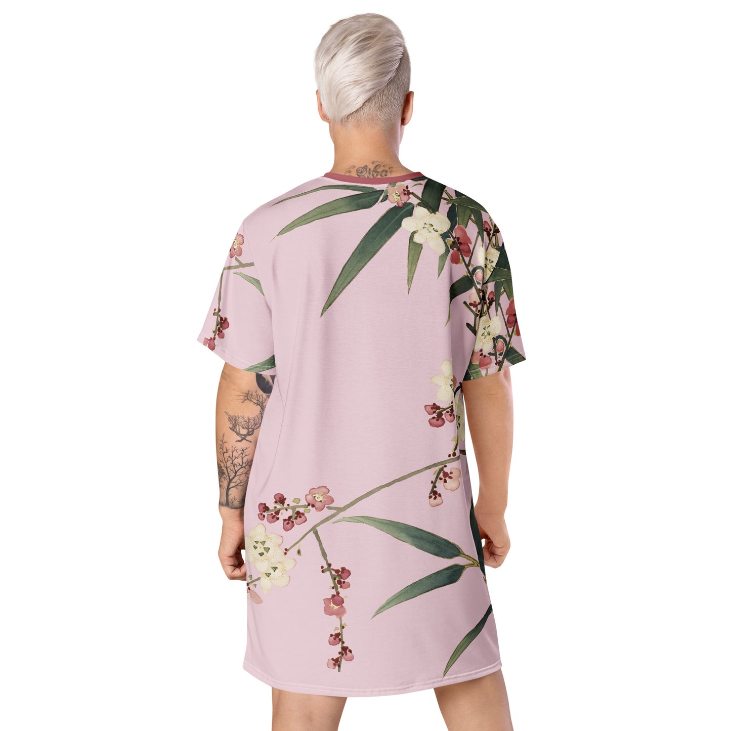 The Spirit of Flowers in Twelve Months｜Crimson Plum Blossom and Lush Green Bamboo｜T-shirt dress｜Pale pinkish gray