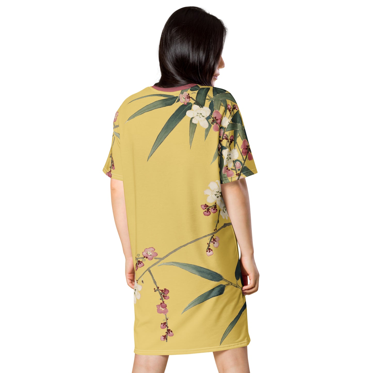 12月の花神様｜Crimson Plum Blossom and Lush Green Bamboo｜T-shirt dress｜Gold