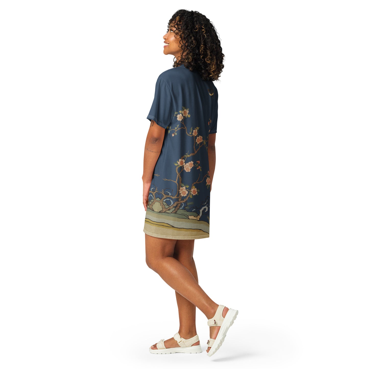 Kesi Flower Album｜Swallow in Flight, Harbinger of Spring｜T-shirt dress｜Dark blue