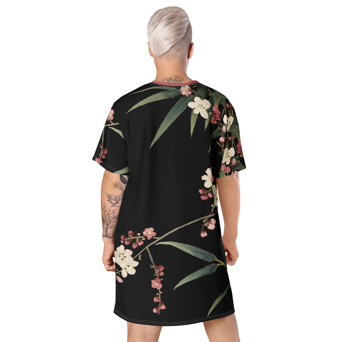 The Spirit of Flowers in Twelve Months｜Crimson Plum Blossom and Lush Green Bamboo｜T-shirt dress｜Black