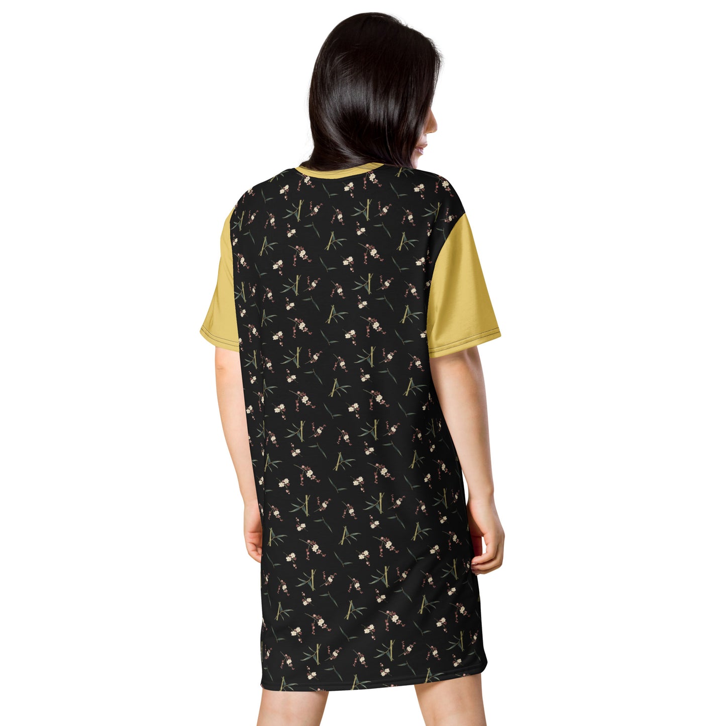 The Spirit of Flowers in Twelve Months｜Crimson Plum Blossom and Lush Green Bamboo｜T-shirt dress｜seamless print｜Black