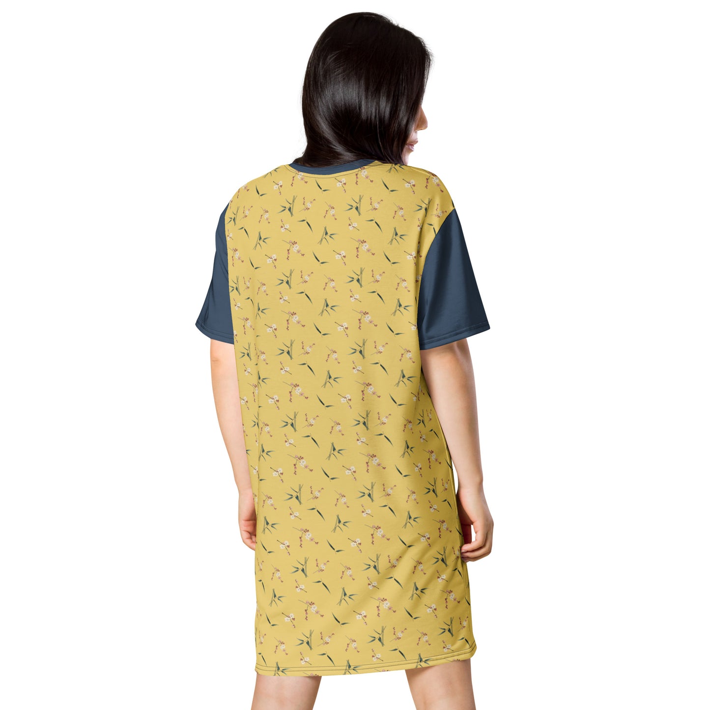 The Spirit of Flowers in Twelve Months｜Crimson Plum Blossom and Lush Green Bamboo｜T-shirt dress｜seamless print｜Gold