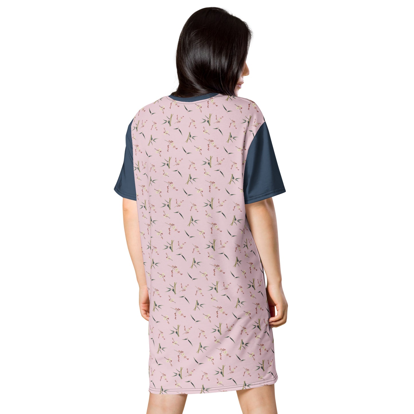 The Spirit of Flowers in Twelve Months｜Crimson Plum Blossom and Lush Green Bamboo｜T-shirt dress｜seamless print｜Pale pinkish gray