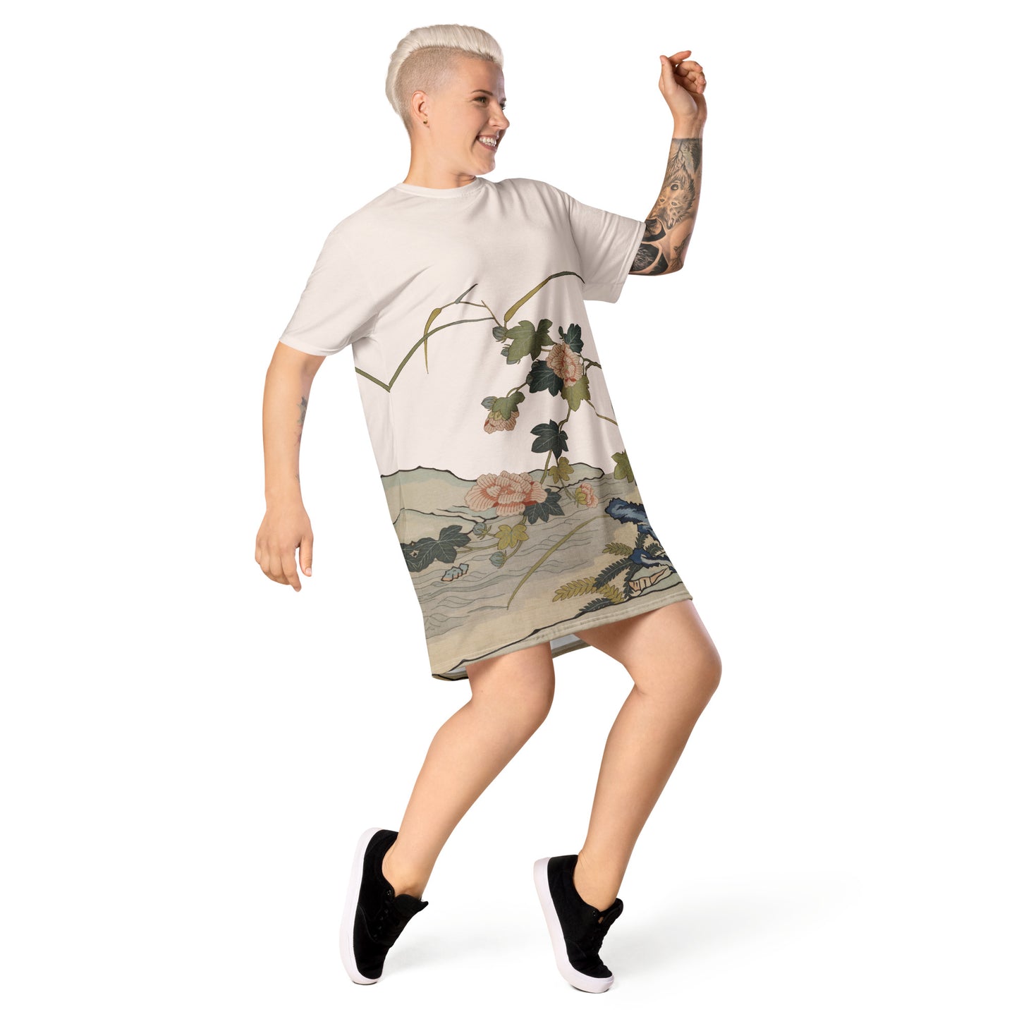 Kesi Flower Album｜Hibiscus by the Water｜T-shirt dress｜Fish belly white