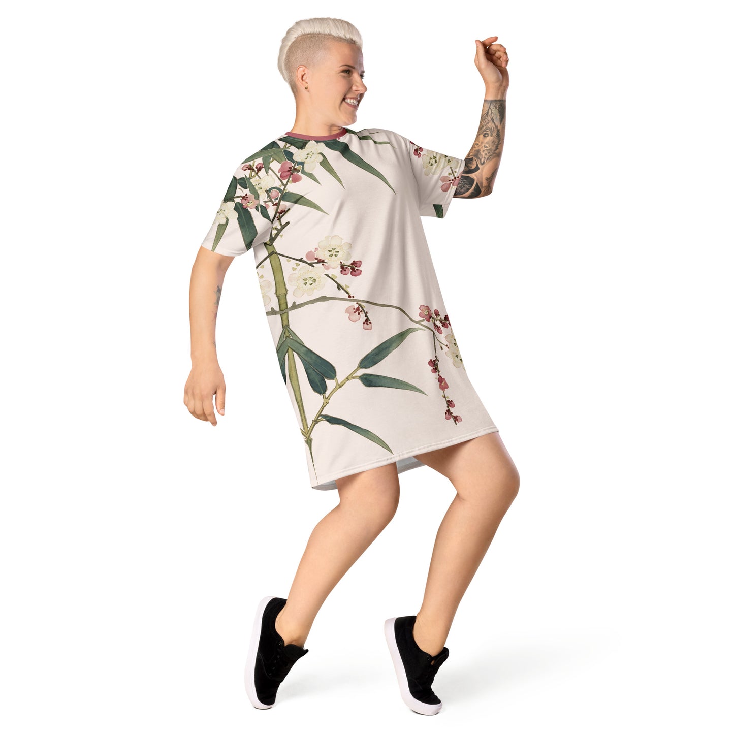 The Spirit of Flowers in Twelve Months｜Crimson Plum Blossom and Lush Green Bamboo｜T-shirt dress｜Fish belly white